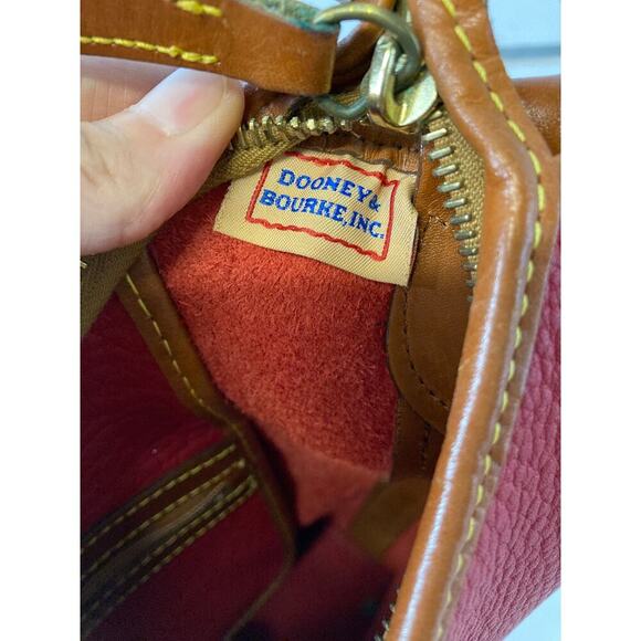 DOONEY & BOURKE, LARGE RED PEBBLED LEATHER SHOULDER BAG - Picture 16 of 16